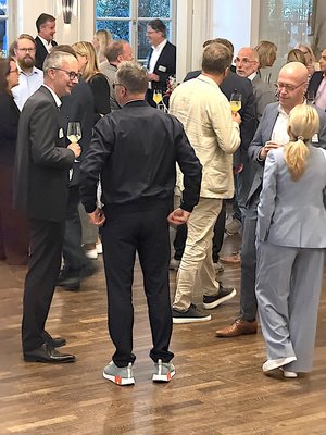 Für jede und jeden was dabei: Kennenlernen, Gedankenaustausch und gute Unterhaltung miteinander. Dafür ist die Veranstaltung Parlamentarischer Abend gedacht.